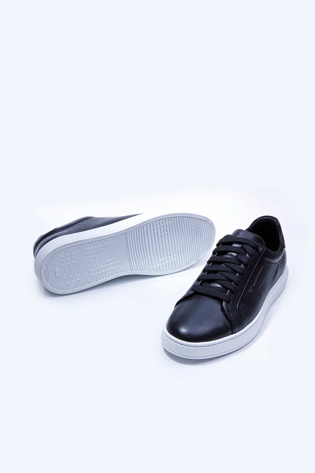 Elnes Erkek Sneaker Ayakkabı, %100 Hakiki Deri Siyah Bağcıklı Günlük Tasarım - Livio Ferri