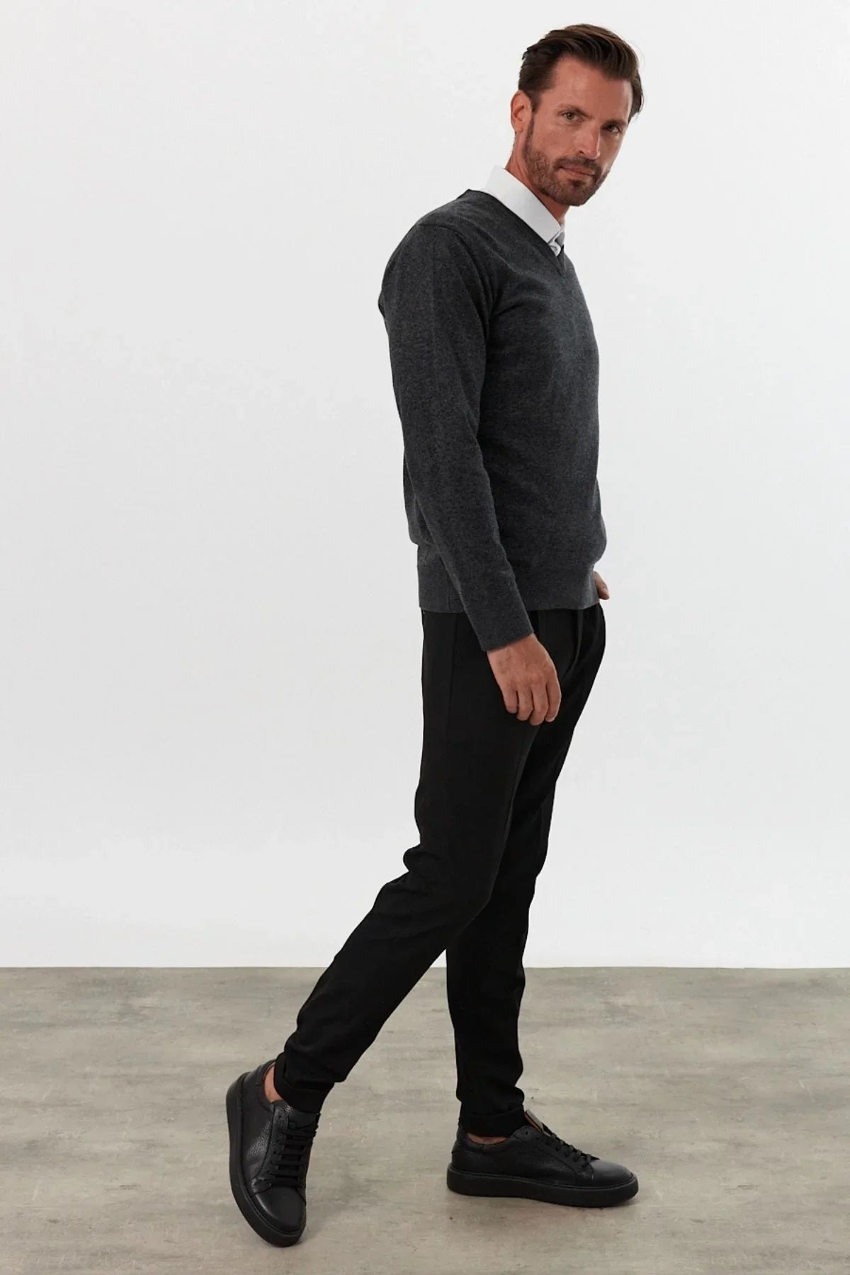 Erkek Pamuk V Yaka Standart Fit Normal Kesim Triko Kazak - Livio Ferri