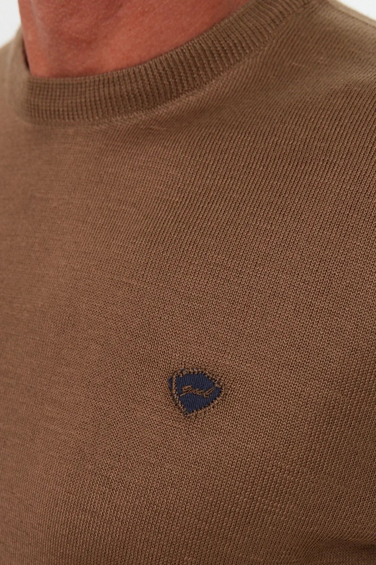 erkek-standart-fit-nakisli-normal-kesim-bisiklet-yaka-triko-kazak-18771 - Livio Ferri