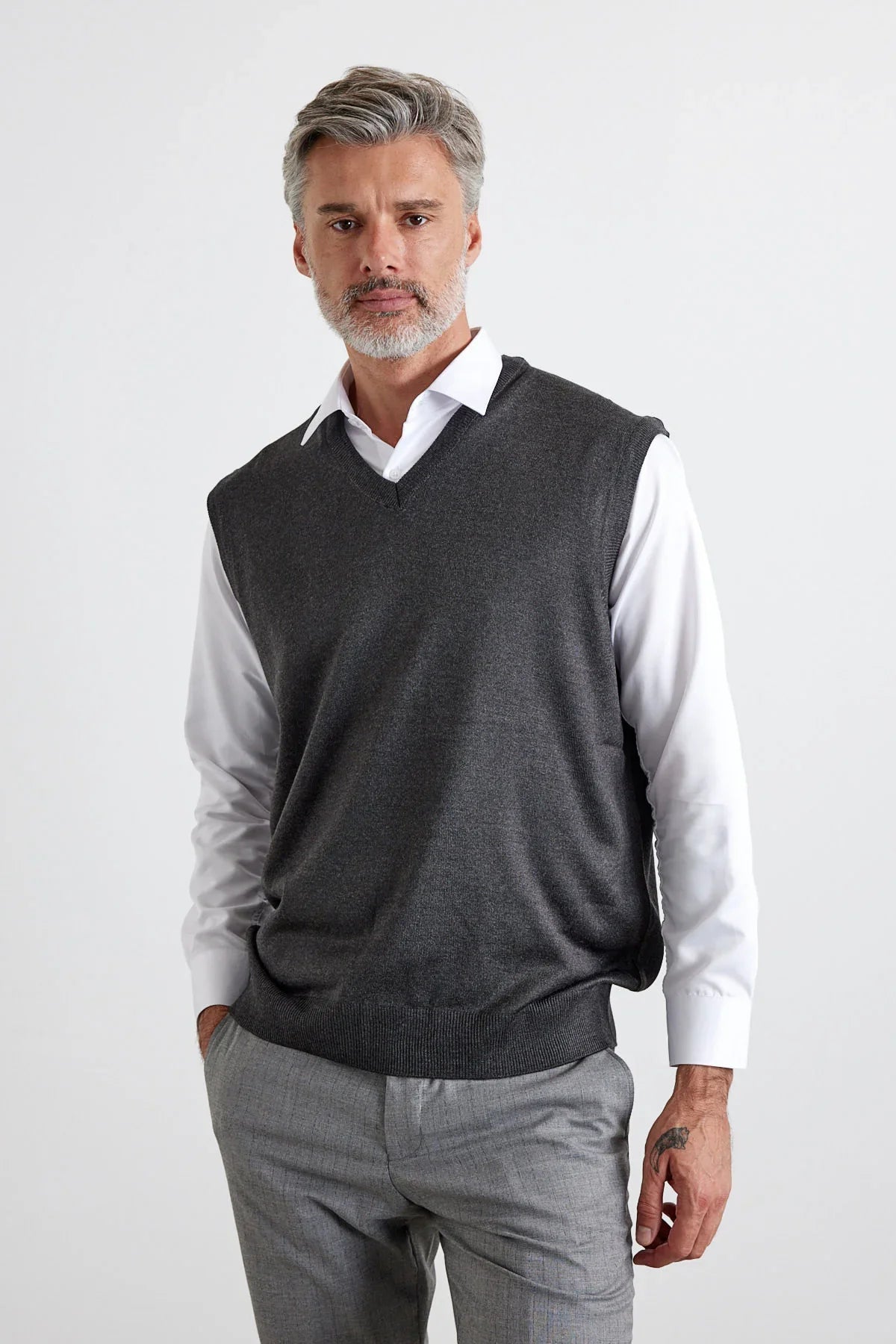 Erkek Standart Fit Normal Kesim Kolsuz Triko Süveter - Livio Ferri