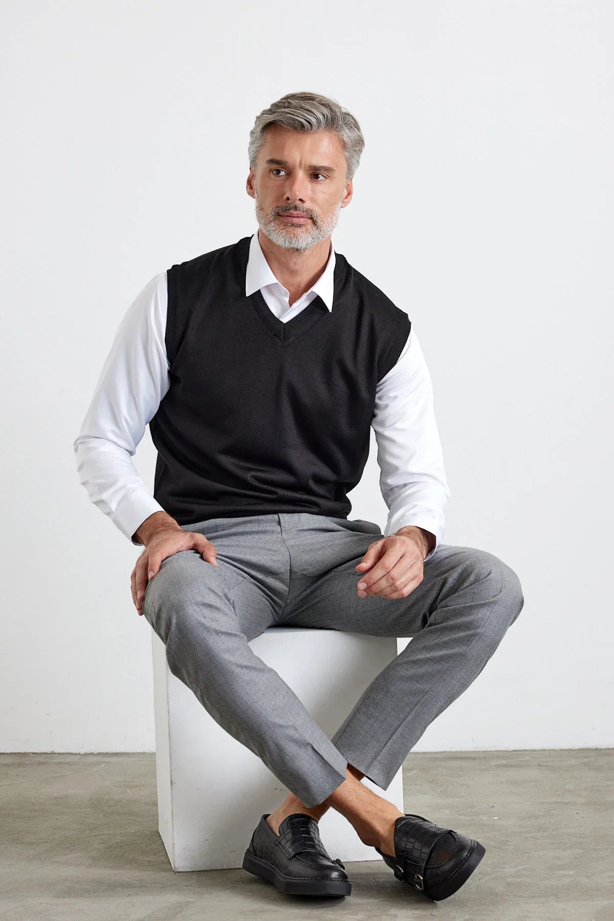 Erkek Standart Fit Normal Kesim Kolsuz Triko Süveter - Livio Ferri