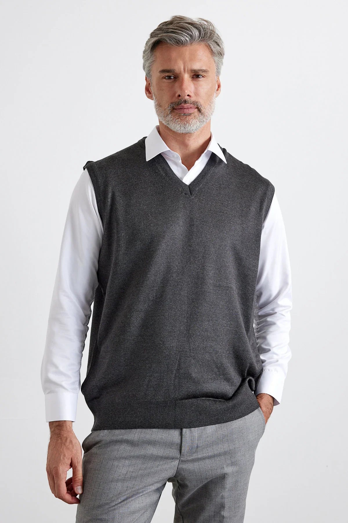 Erkek Standart Fit Normal Kesim Kolsuz Triko Süveter - Livio Ferri