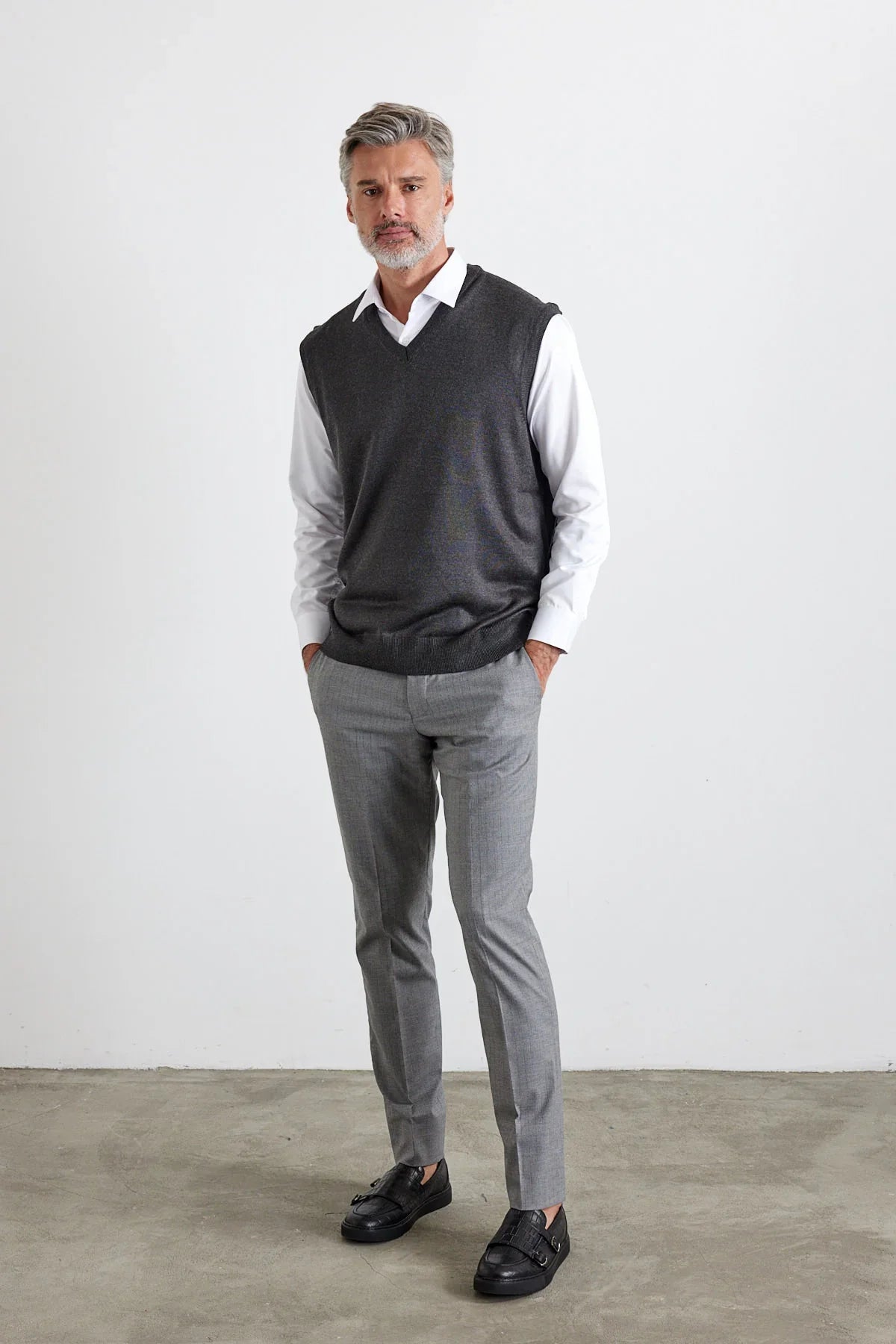 Erkek Standart Fit Normal Kesim Kolsuz Triko Süveter - Livio Ferri