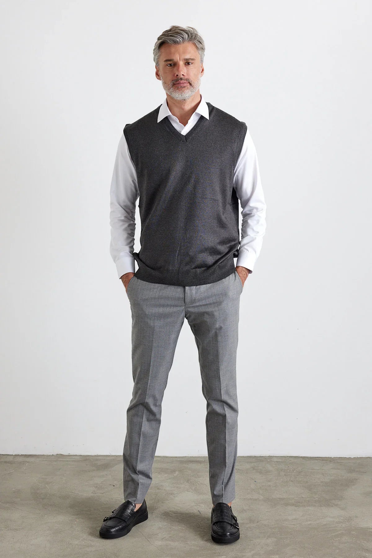 Erkek Standart Fit Normal Kesim Kolsuz Triko Süveter - Livio Ferri