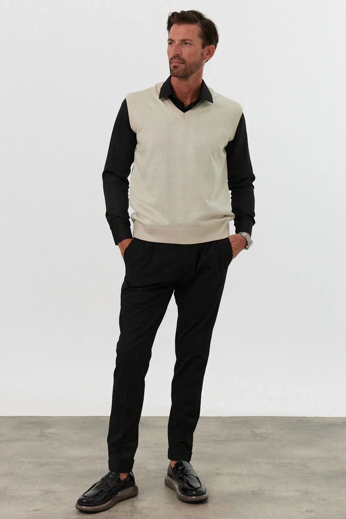 Erkek Standart Fit Normal Kesim Kolsuz Triko Süveter - Livio Ferri