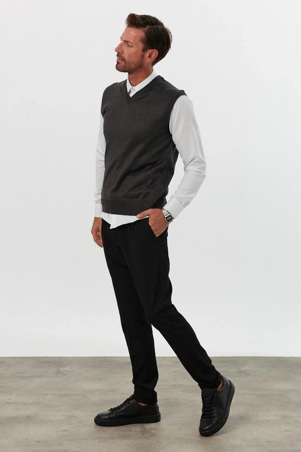 Erkek Standart Fit Normal Kesim Kolsuz Triko Süveter - Livio Ferri