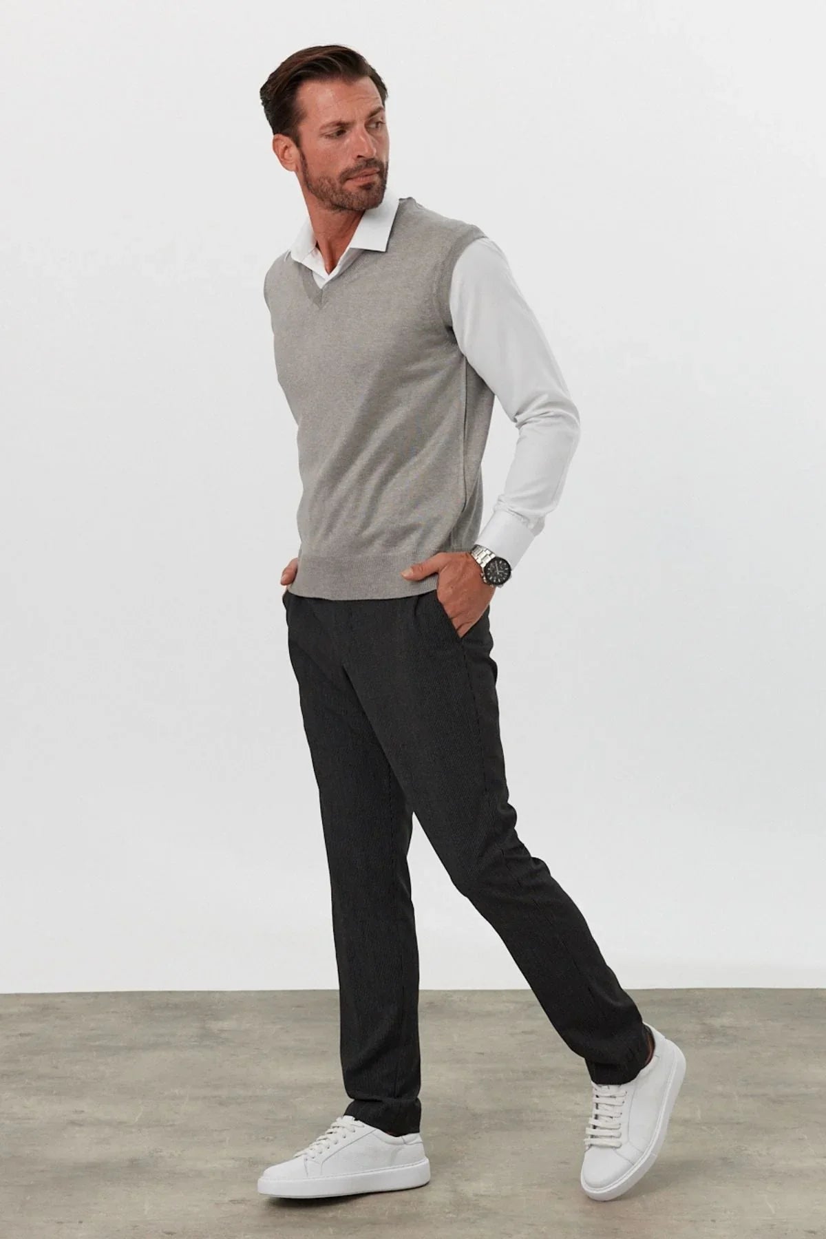 Erkek Standart Fit Normal Kesim Kolsuz Triko Süveter - Livio Ferri