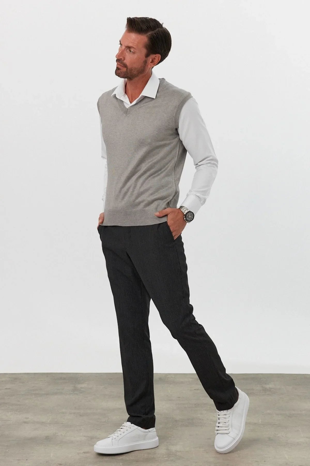 Erkek Standart Fit Normal Kesim Kolsuz Triko Süveter - Livio Ferri