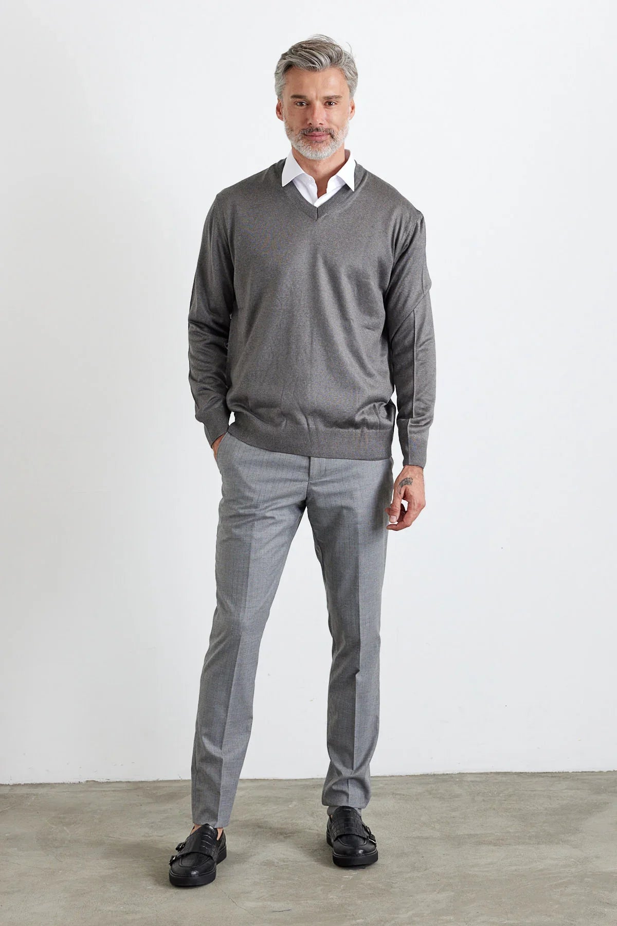 Erkek Standart Fit Normal Kesim V Yaka Triko Kazak - Livio Ferri