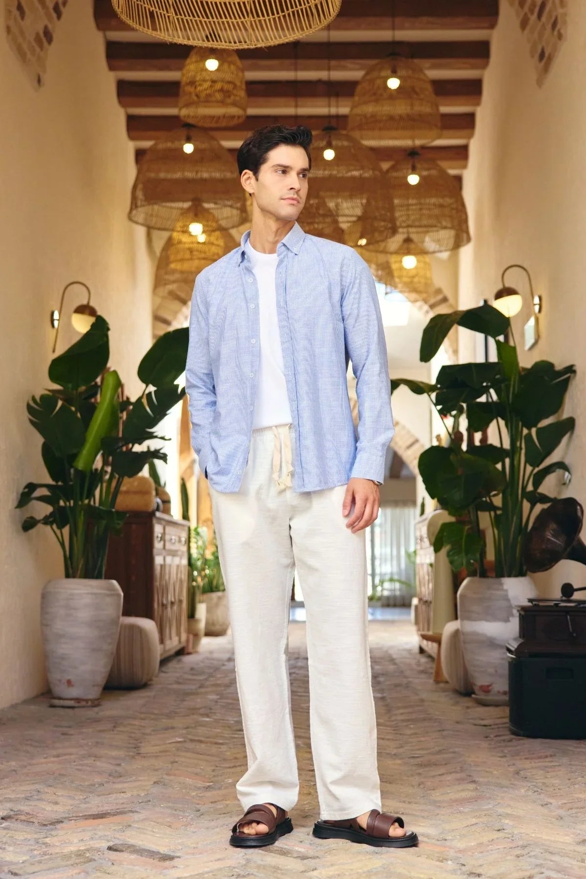 kure-erkek-gomlek-modern-slim-fit-keten-gorunumlu-ince-ve-sik-cizgili-doku-24211 - Livio Ferri