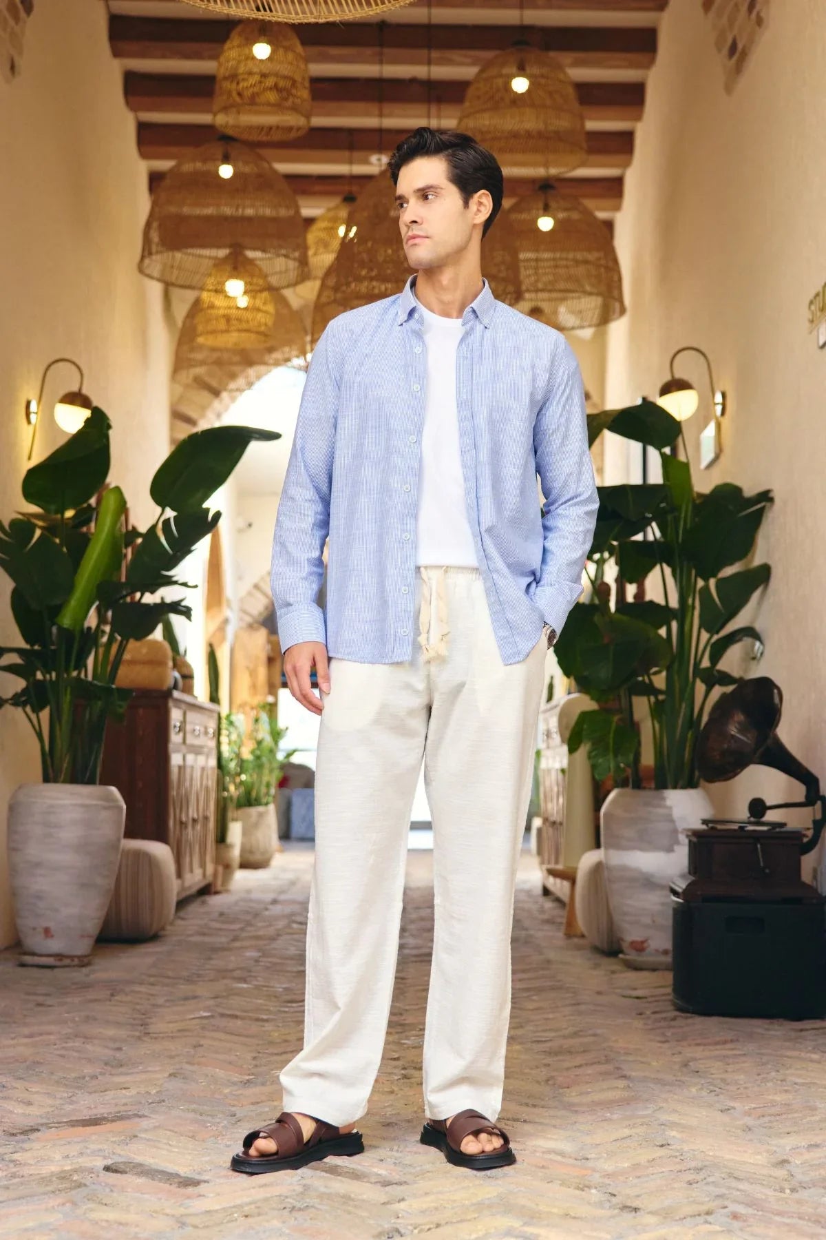 kure-erkek-gomlek-modern-slim-fit-keten-gorunumlu-ince-ve-sik-cizgili-doku-24213 - Livio Ferri