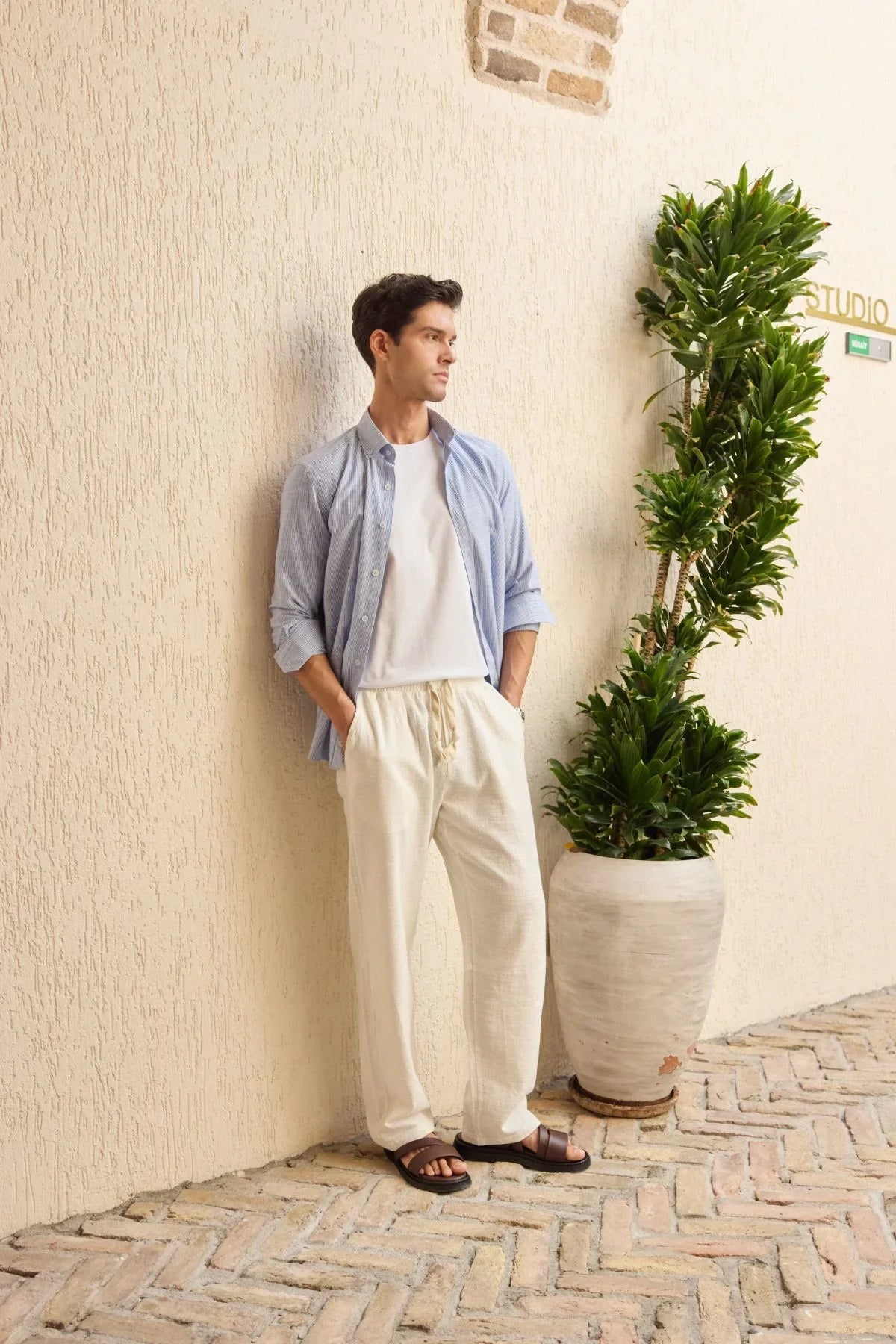 kure-erkek-gomlek-modern-slim-fit-keten-gorunumlu-ince-ve-sik-cizgili-doku-24214 - Livio Ferri