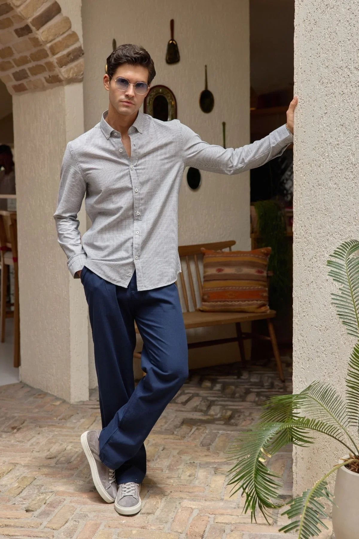 kure-erkek-gomlek-modern-slim-fit-keten-gorunumlu-ince-ve-sik-cizgili-doku-24231 - Livio Ferri