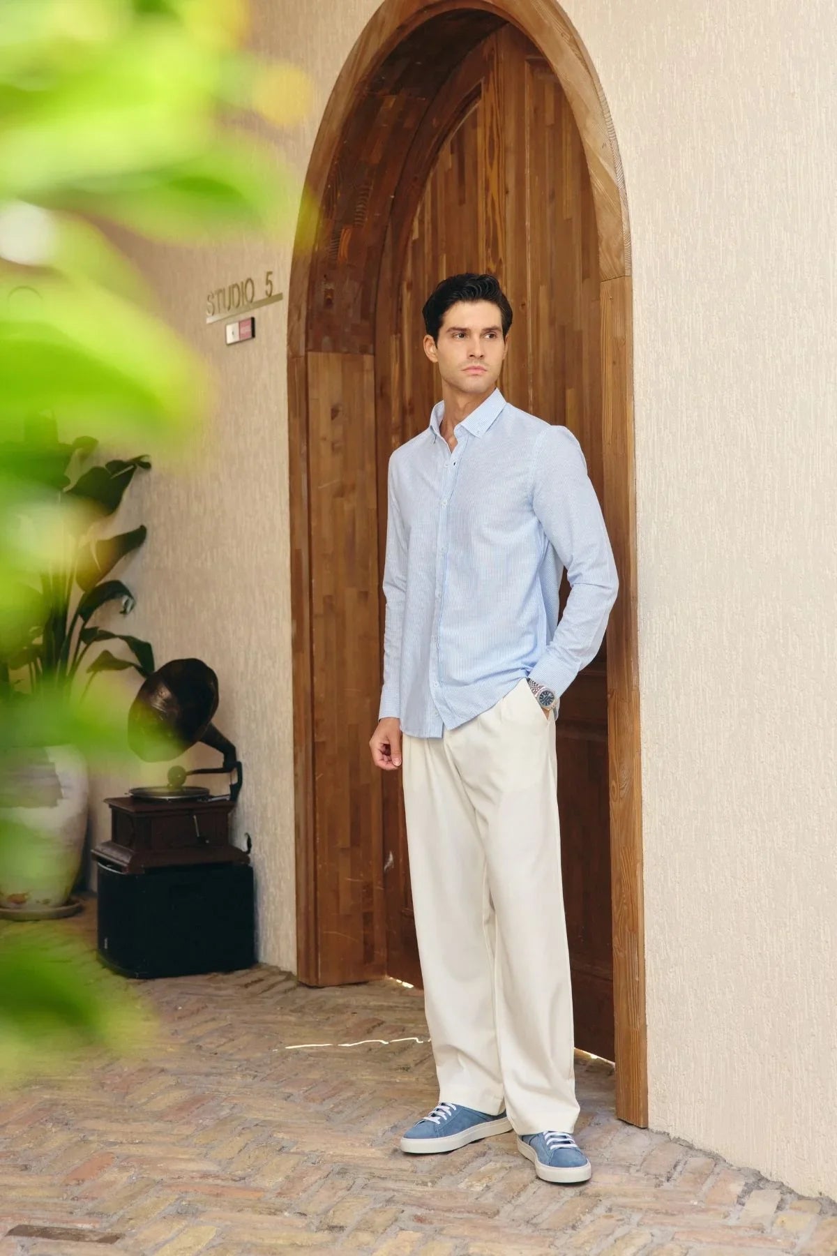 kure-erkek-gomlek-modern-slim-fit-keten-gorunumlu-ince-ve-sik-cizgili-doku-24237 - Livio Ferri