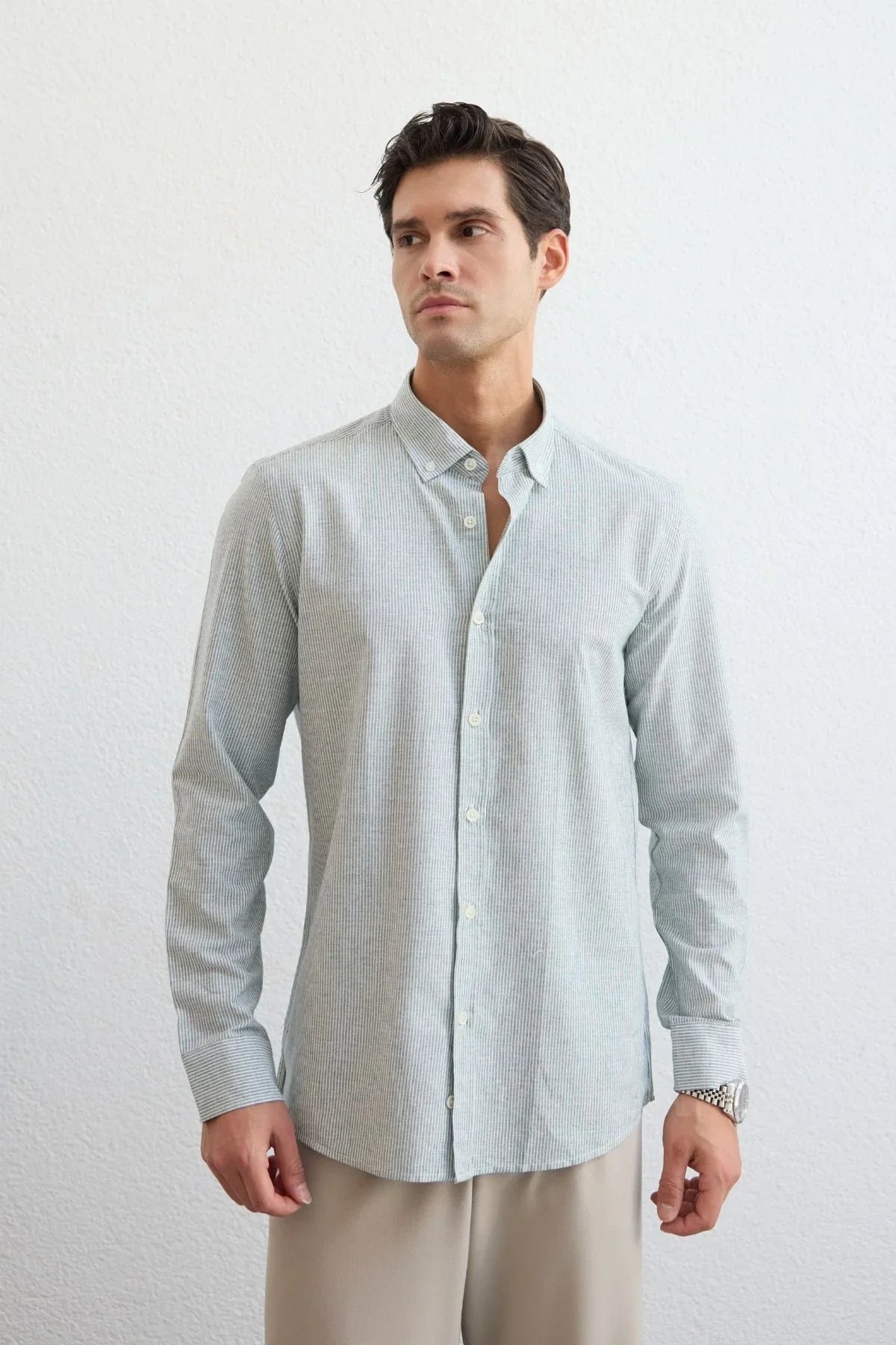 misato-erkek-gomlek-modern-slim-fit-keten-gorunumlu-ince-cizgili-hafif-kumas-24193 - Livio Ferri