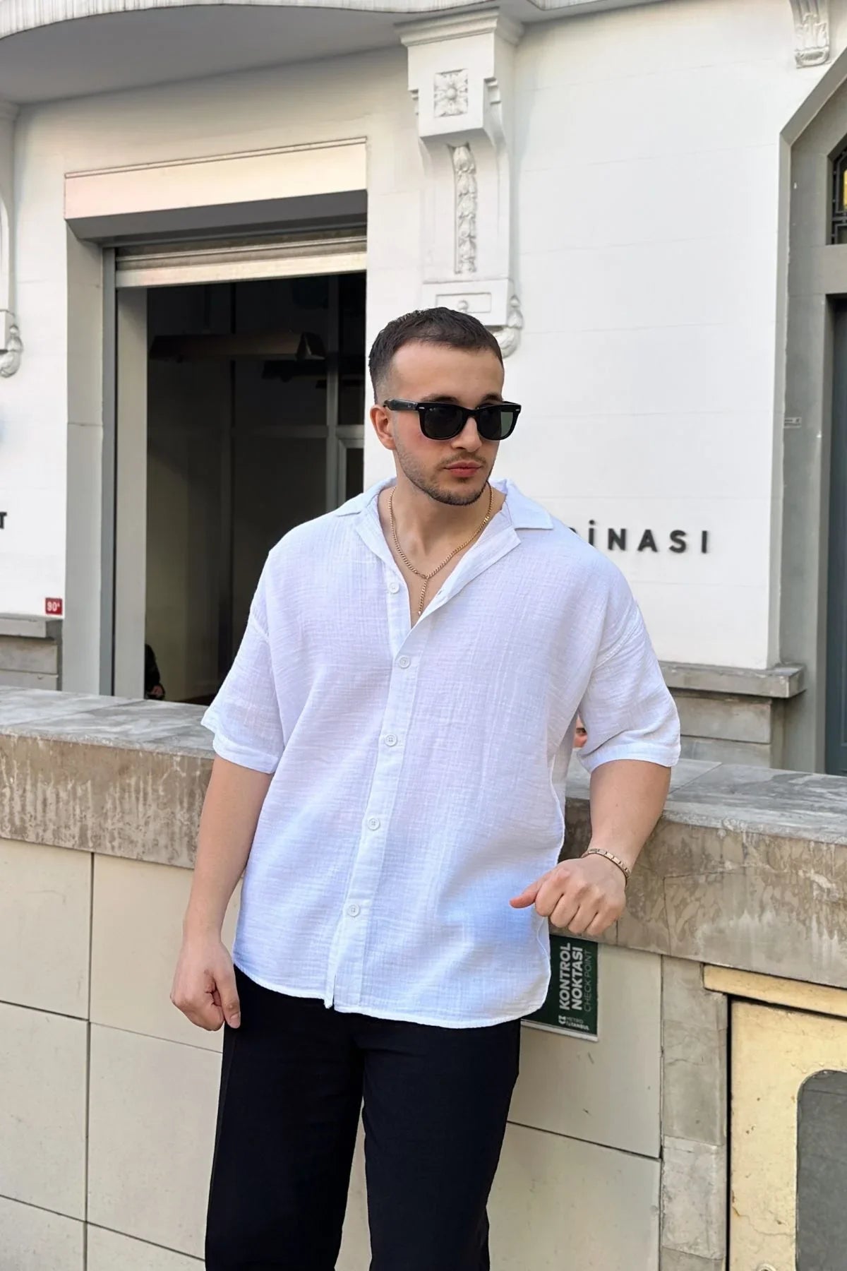 Nebel Erkek Yazlık Pamuk Gömlek Apaş Yaka Kısa Kollu, Düğmeli, Rahat Kalıp - Livio Ferri