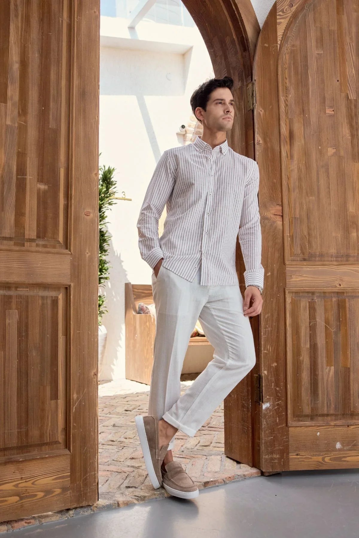 onan-erkek-klasik-gomlek-modern-slim-fit-keten-gorunumlu-ince-cizgili-desen-24156 - Livio Ferri