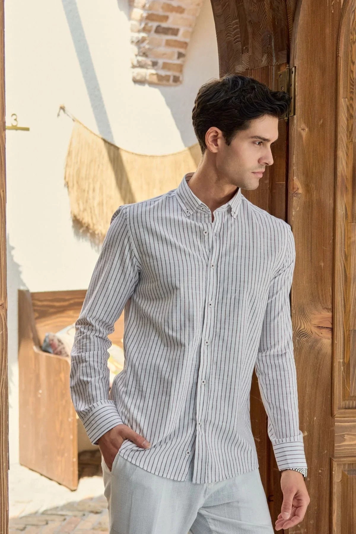 onan-erkek-klasik-gomlek-modern-slim-fit-keten-gorunumlu-ince-cizgili-desen-24157 - Livio Ferri