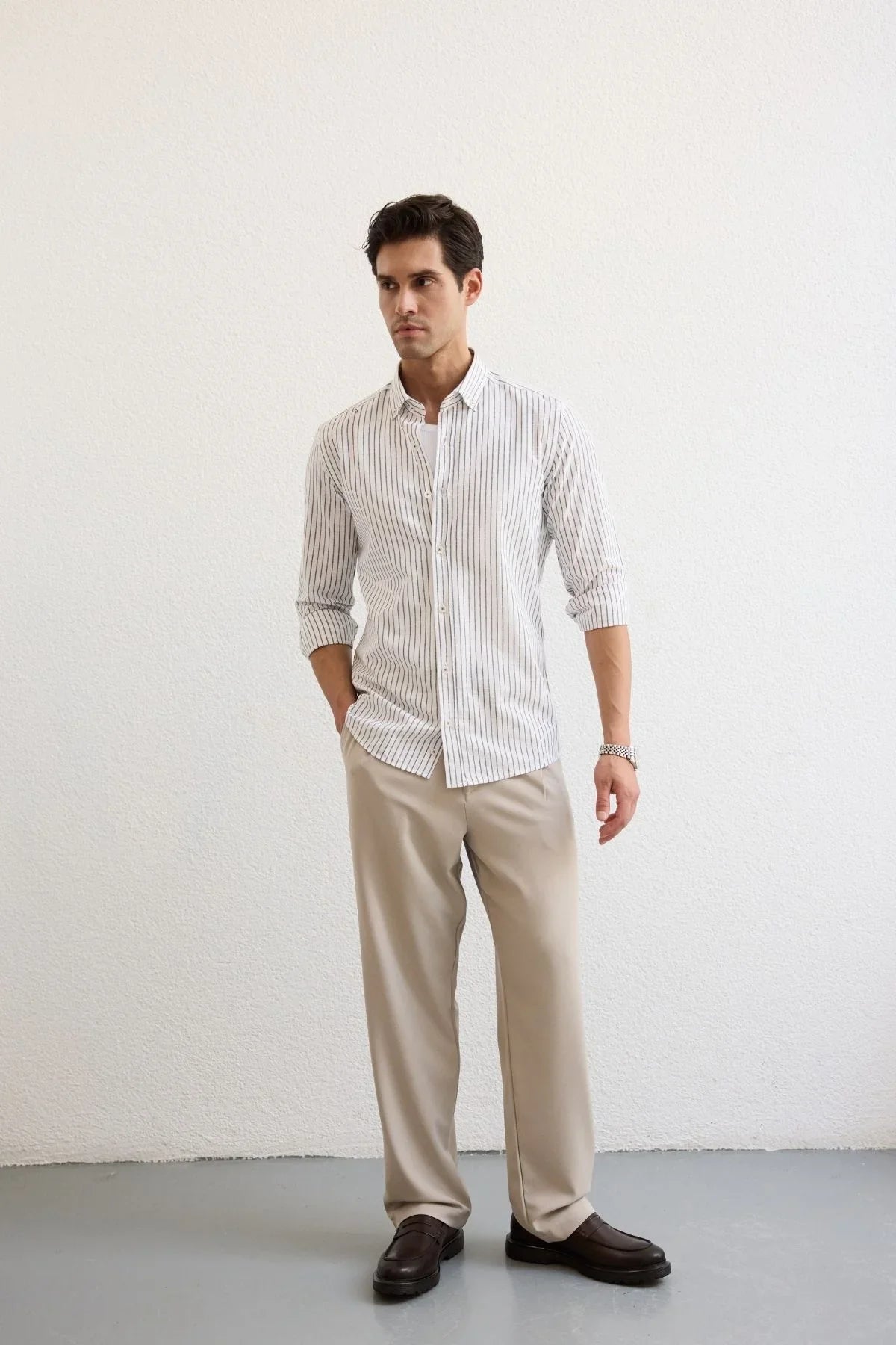 onan-erkek-klasik-gomlek-modern-slim-fit-keten-gorunumlu-ince-cizgili-desen-24183 - Livio Ferri