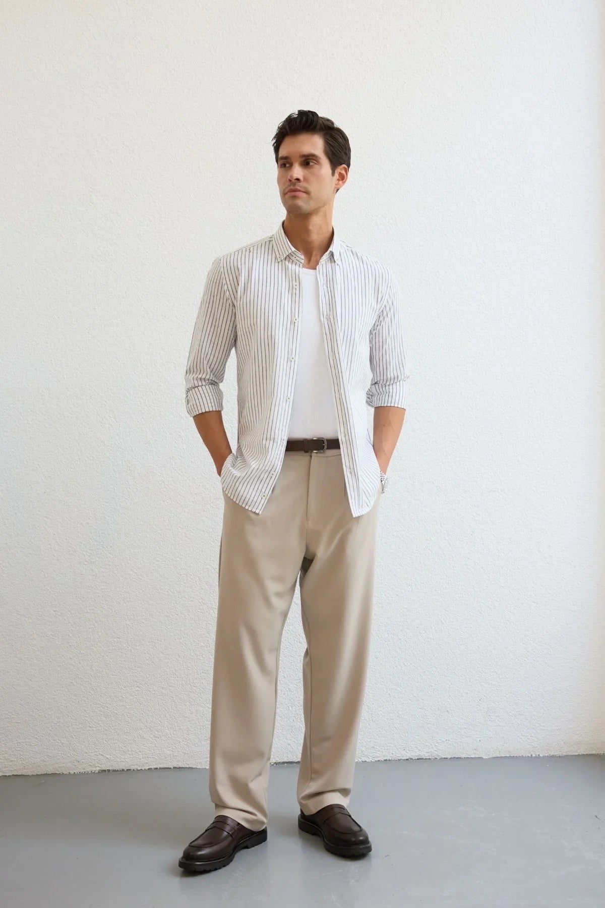 onan-erkek-klasik-gomlek-modern-slim-fit-keten-gorunumlu-ince-cizgili-desen-24185 - Livio Ferri