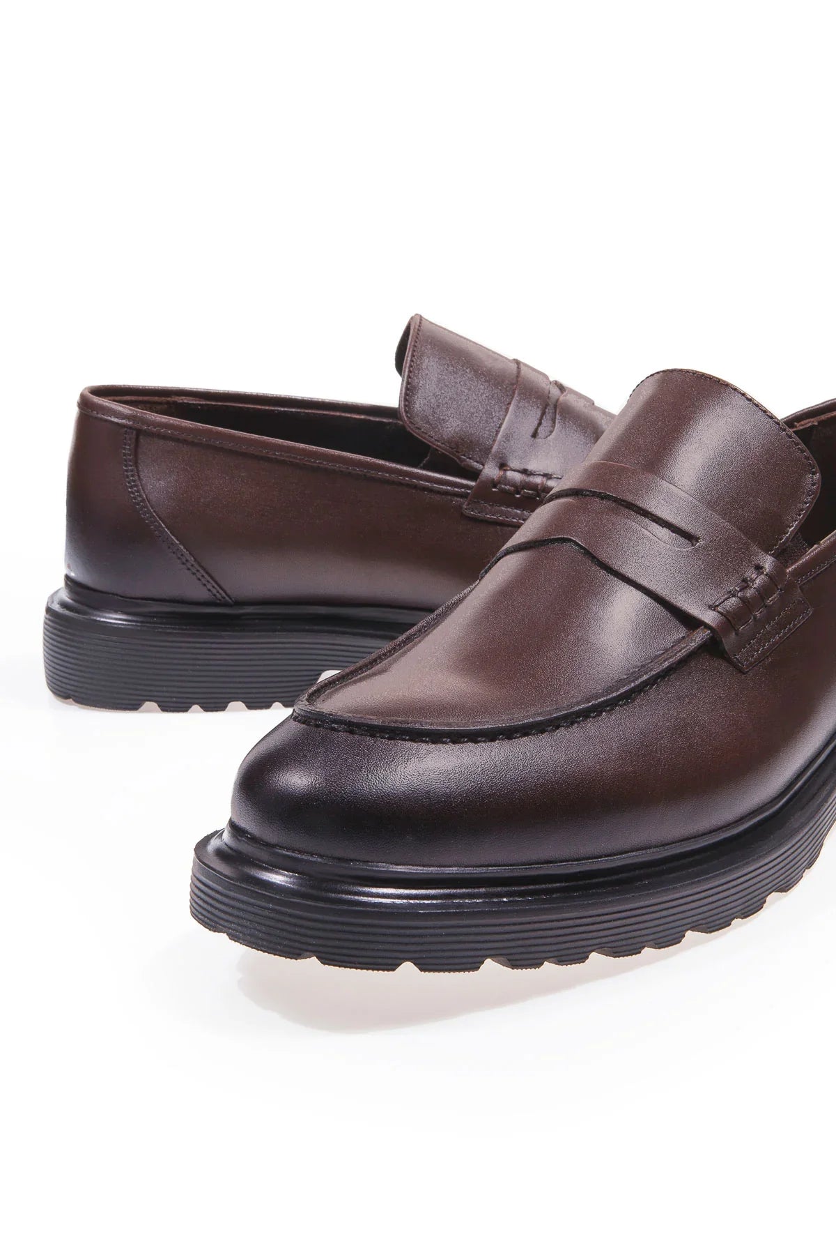 Ovlen Erkek Ayakkabı %100 Hakiki Deri, Klasik ve Günlük Kullanıma Uygun - Livio Ferri