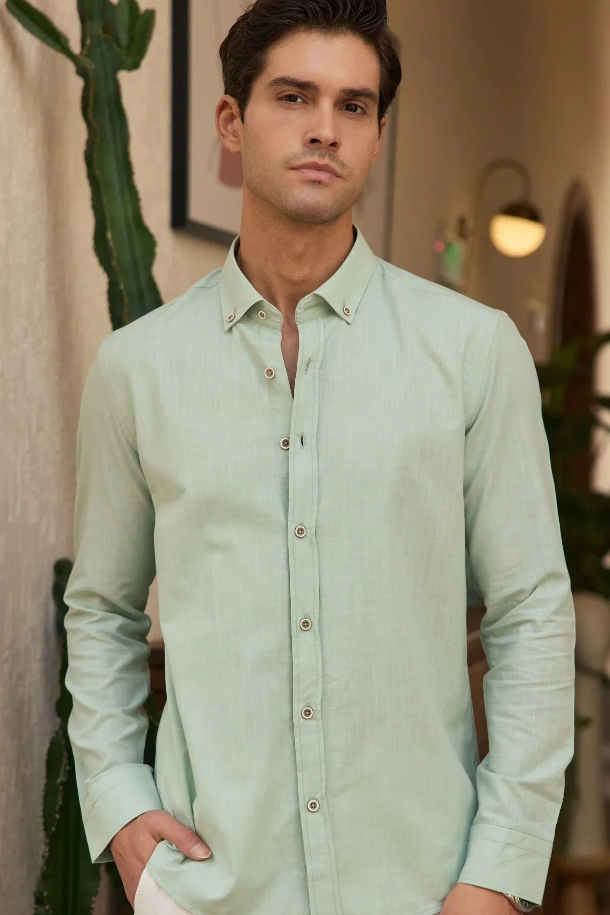 turi-erkek-pamuk-gomlek-modern-slim-fit-keten-gorunumlu-uzun-kol-24029 - Livio Ferri