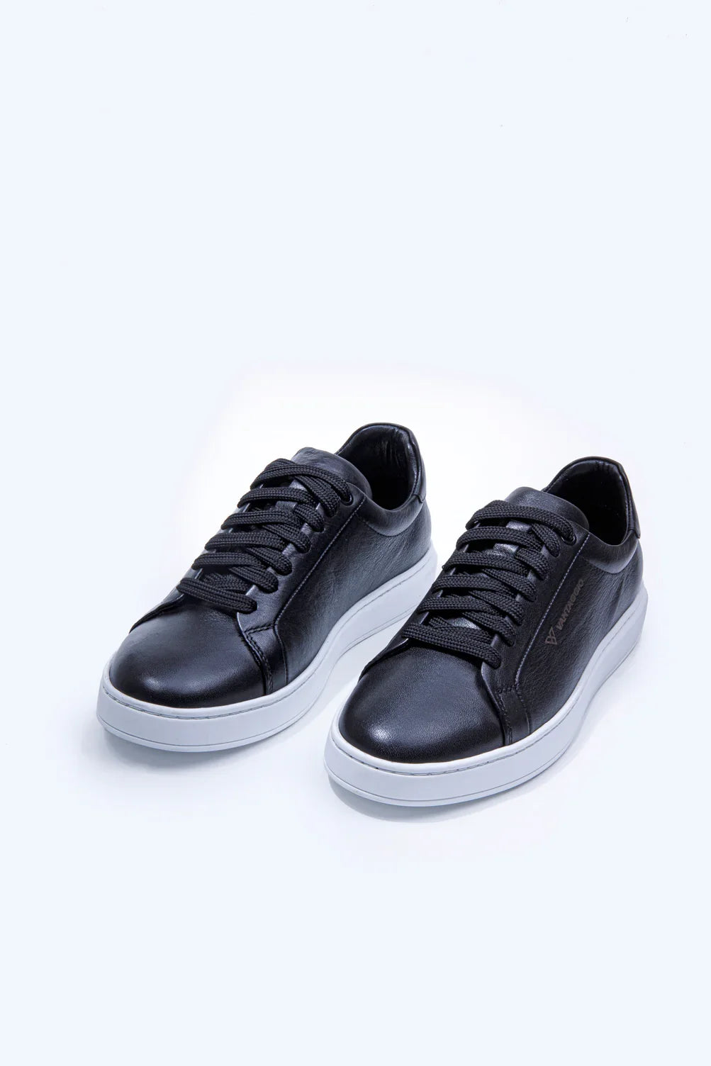 Elnes Erkek Sneaker Ayakkabı, %100 Hakiki Deri Siyah Bağcıklı Günlük Tasarım - Livio Ferri