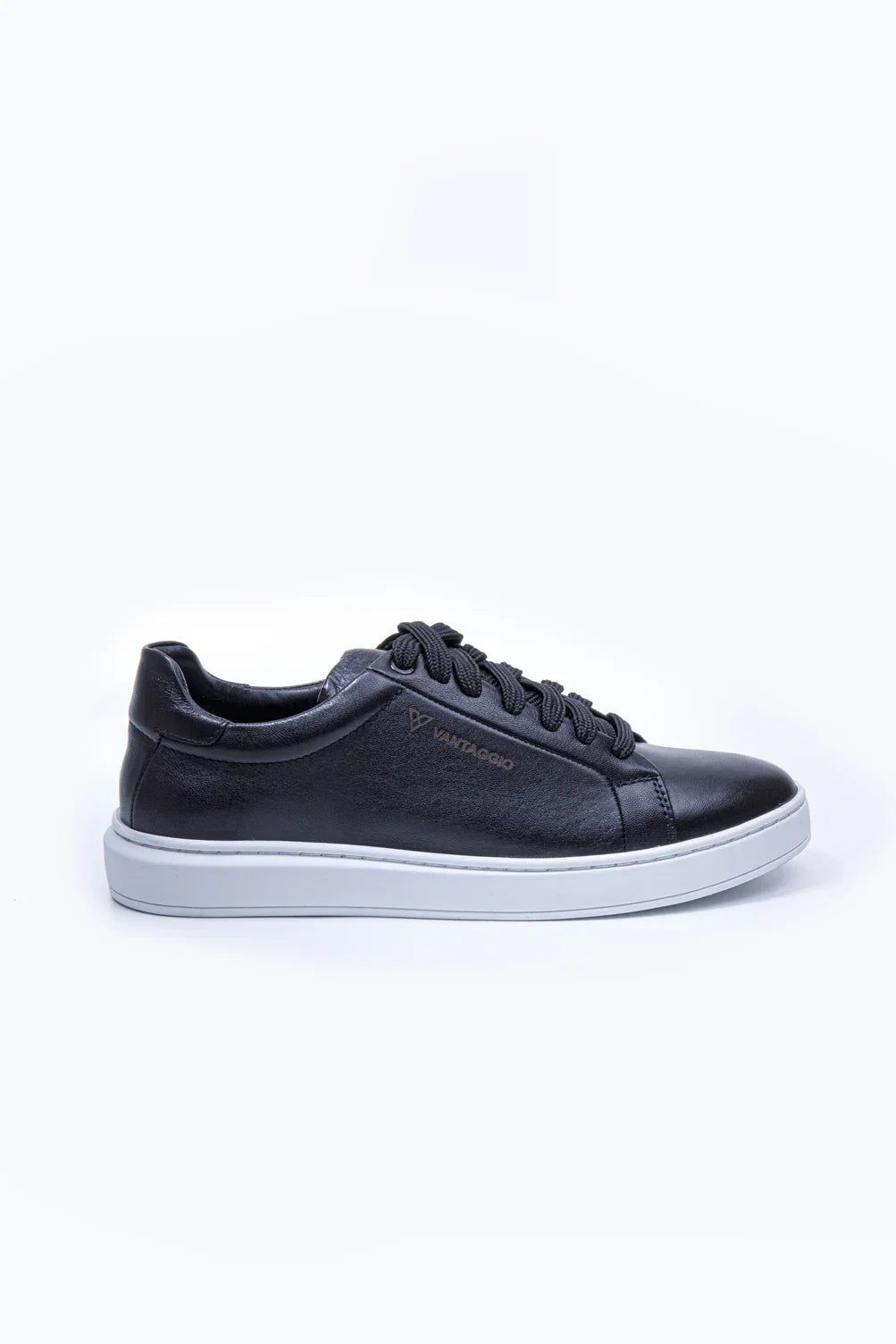 Elnes Erkek Sneaker Ayakkabı, %100 Hakiki Deri Siyah Bağcıklı Günlük Tasarım - Livio Ferri