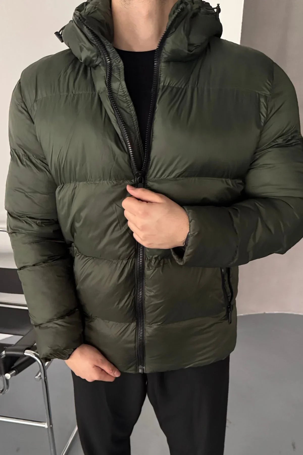 Erkek Kapüşonlu Fermuarlı Cepli Kışlık Şişme Kısa Mont - Livio Ferri