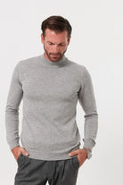 erkek-slim-fit-dar-kesim-yarim-balikci-yaka-bogazli-triko-kazak-17888_bf5f866a-6229-4bc1-94eb-039fa7ac2754 - Livio Ferri