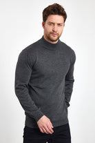 erkek-slim-fit-dar-kesim-yarim-balikci-yaka-bogazli-triko-kazak-17898_a5c7f489-bc89-490c-aec6-2f739f3ca914 - Livio Ferri